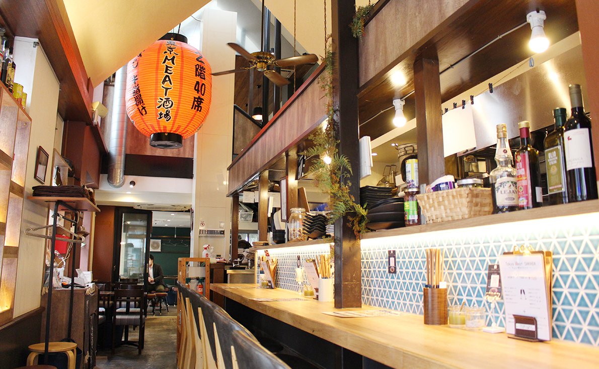 1階カウンター席