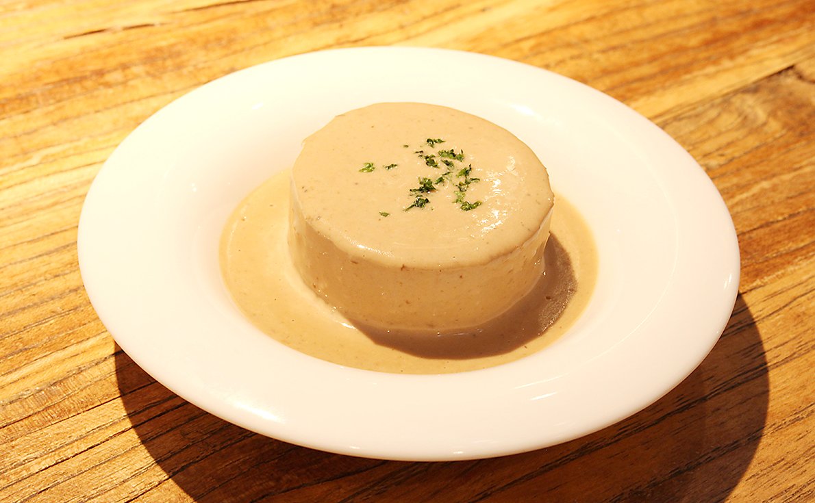 お通しで提供する「大根のフレンチおでん」が看板商品